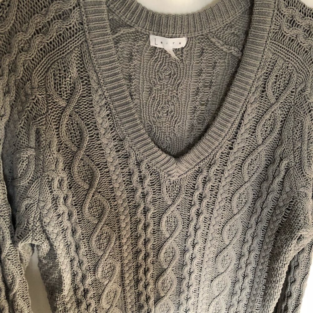 LAST CHANCE/DONATING! Nordstrom v neck sweater